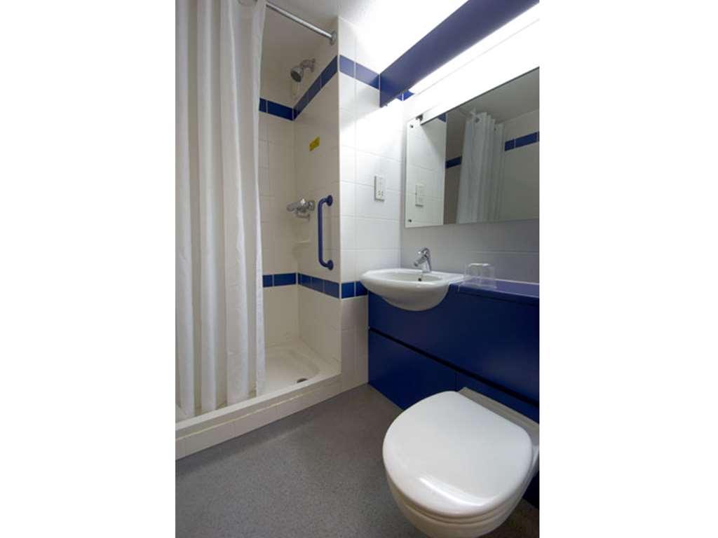 Travelodge Nottingham Riverside エクステリア 写真